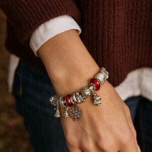 Vintage 2013 Pandora Christmas Bracelet with box never worn
